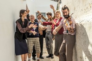 «ΓΟΥΤΟΥ-ΓΟΥΠΑΤΟΥ»: Το αριστούργημα του Αλέξανδρου Παπαδιαμάντη ζωντανεύει σε μια τρυφερή παιδική παράσταση για τη διαφορετικότητα, την αποδοχή και τα κρυμμένα μας ταλέντα. | Σκηνοθεσία: Τζένη Κόλλια & Μιχάλης Σιώνας | Θέατρο Τζένη Καρέζη